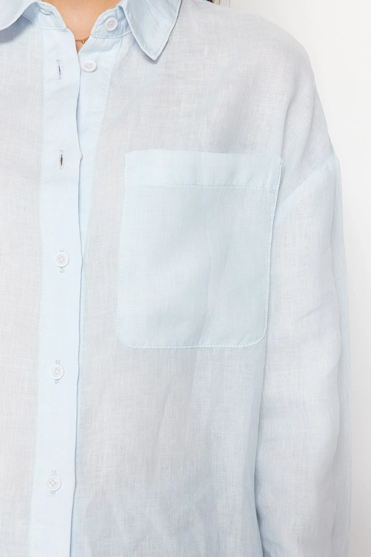 Trendyol Collection  Blaues Oversize-Hemd aus 100 % Leinen TWOSS23GO00443