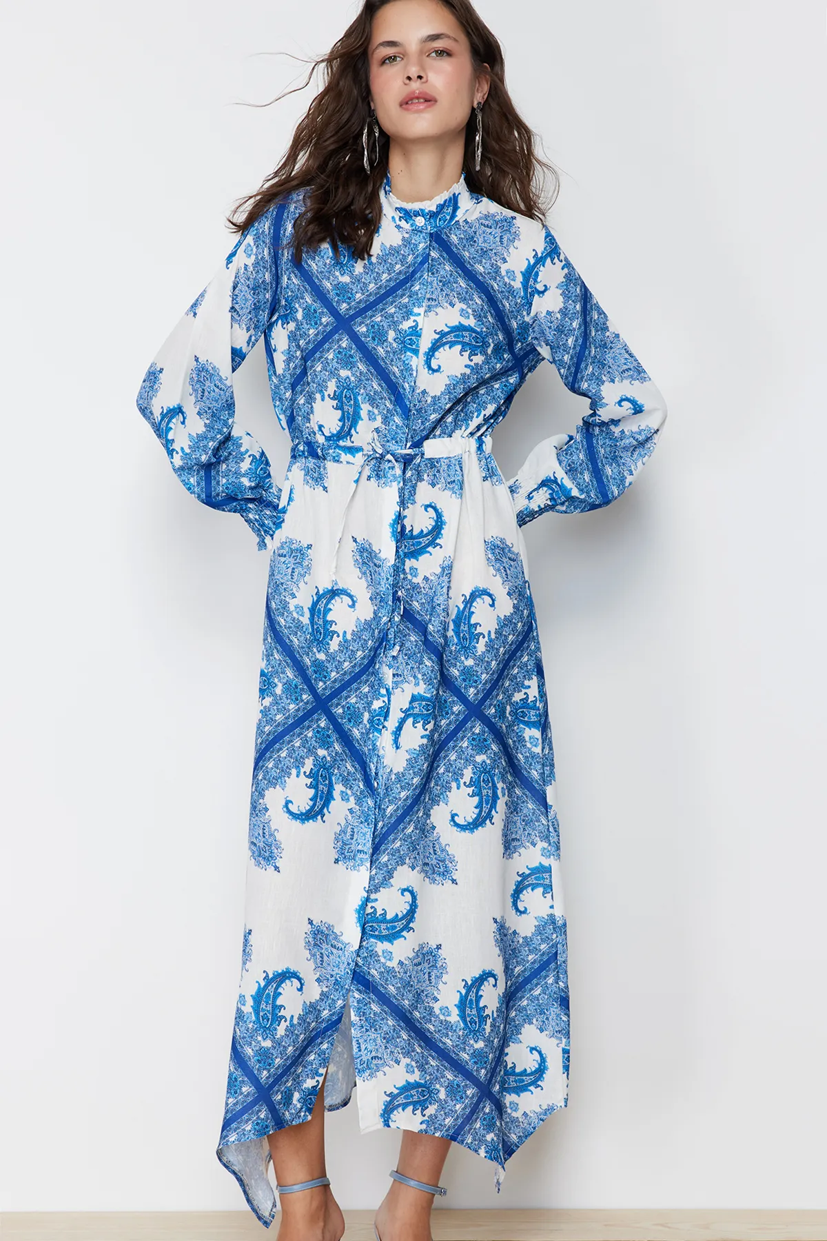 Trendyol Modest  Blauer asymmetrischer Rock mit Schalmuster, detailliertes, gebundenes Webkleid TCTSS24EB00101