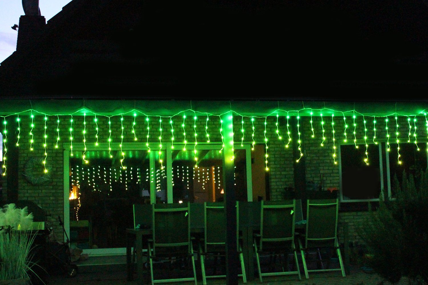 Arnusa LED-Lichterkette Eisregen RGB+W Smart LED viele Leuchtfarben Timer Snowfall Effekt, 212-flammig, mit Fernbedienung eindrucksvolle Effekte