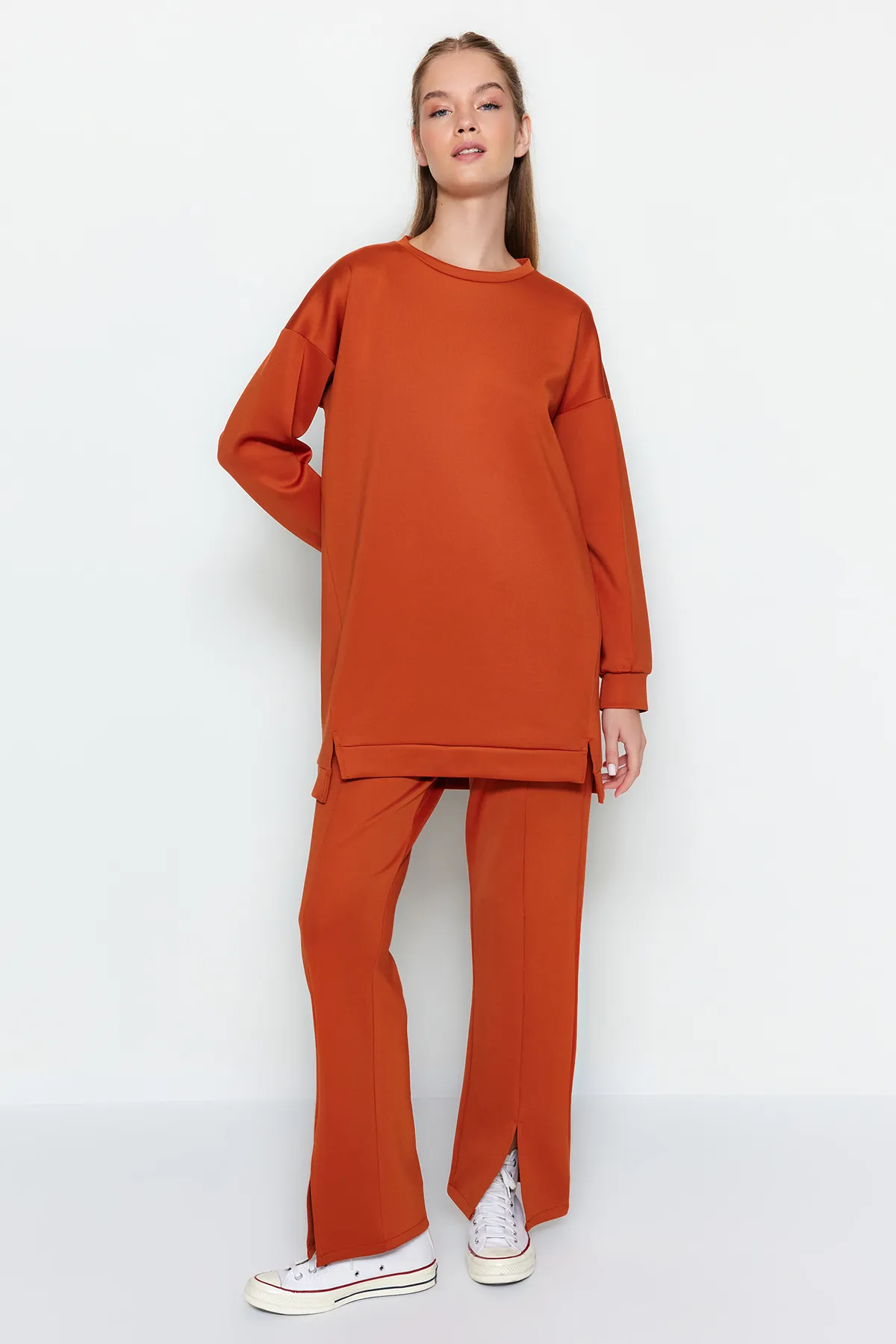 Trendyol Modest  Set aus Tunika, Hose und Oberteil aus Scuba mit Schlitzdetail und Strickmuster TCTAW23US00201