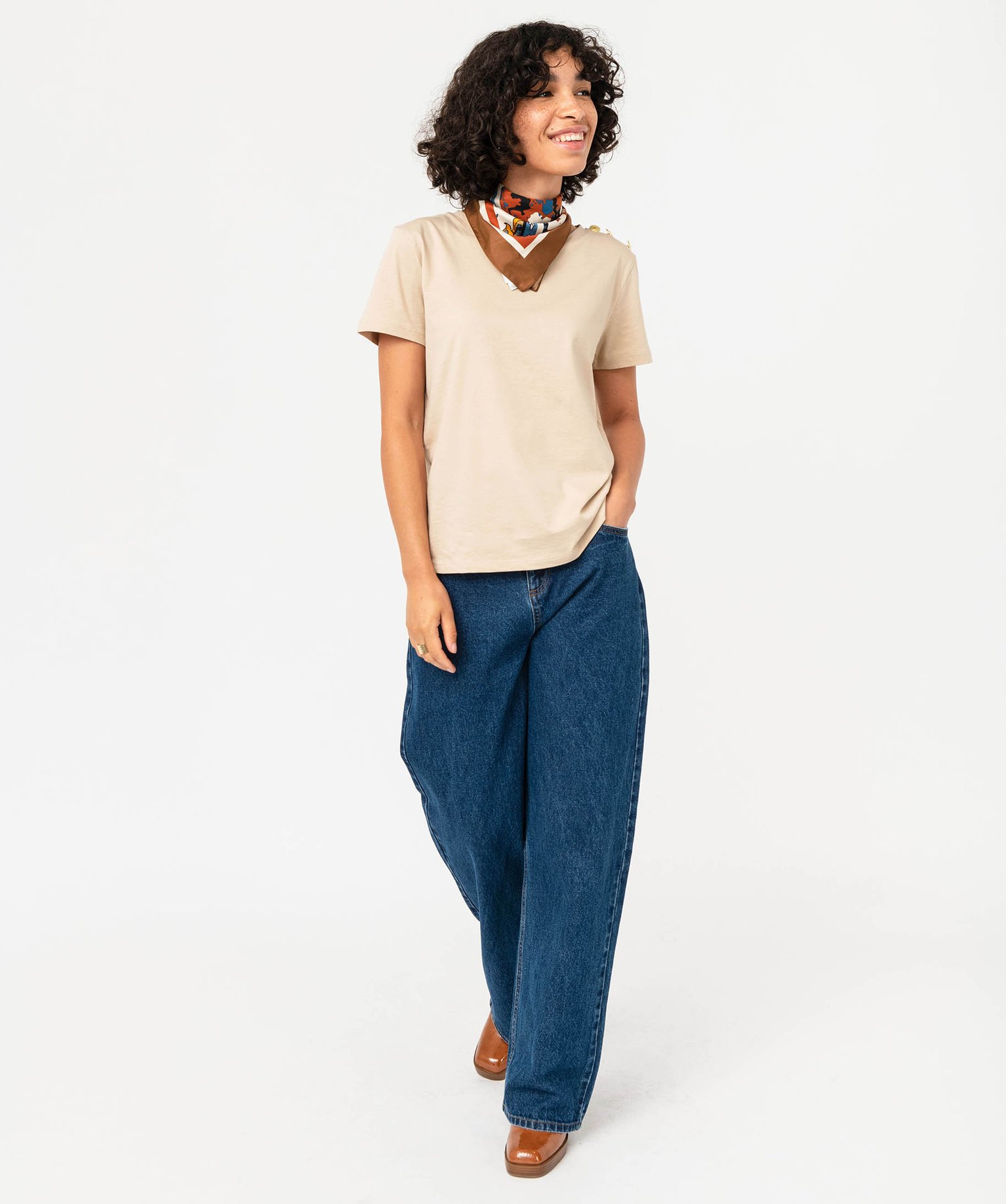 Tee-shirt manches courtes à boutons décoratifs femme beige | GEMO