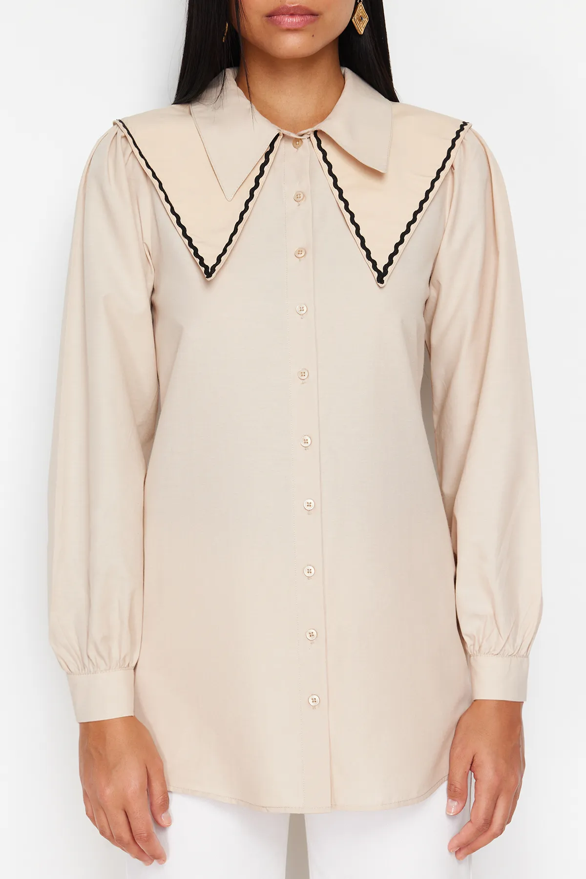 Trendyol Modest  Baumwoll-Gewebtes Hemd mit Steinkragen und Detail TCTSS24TG00009