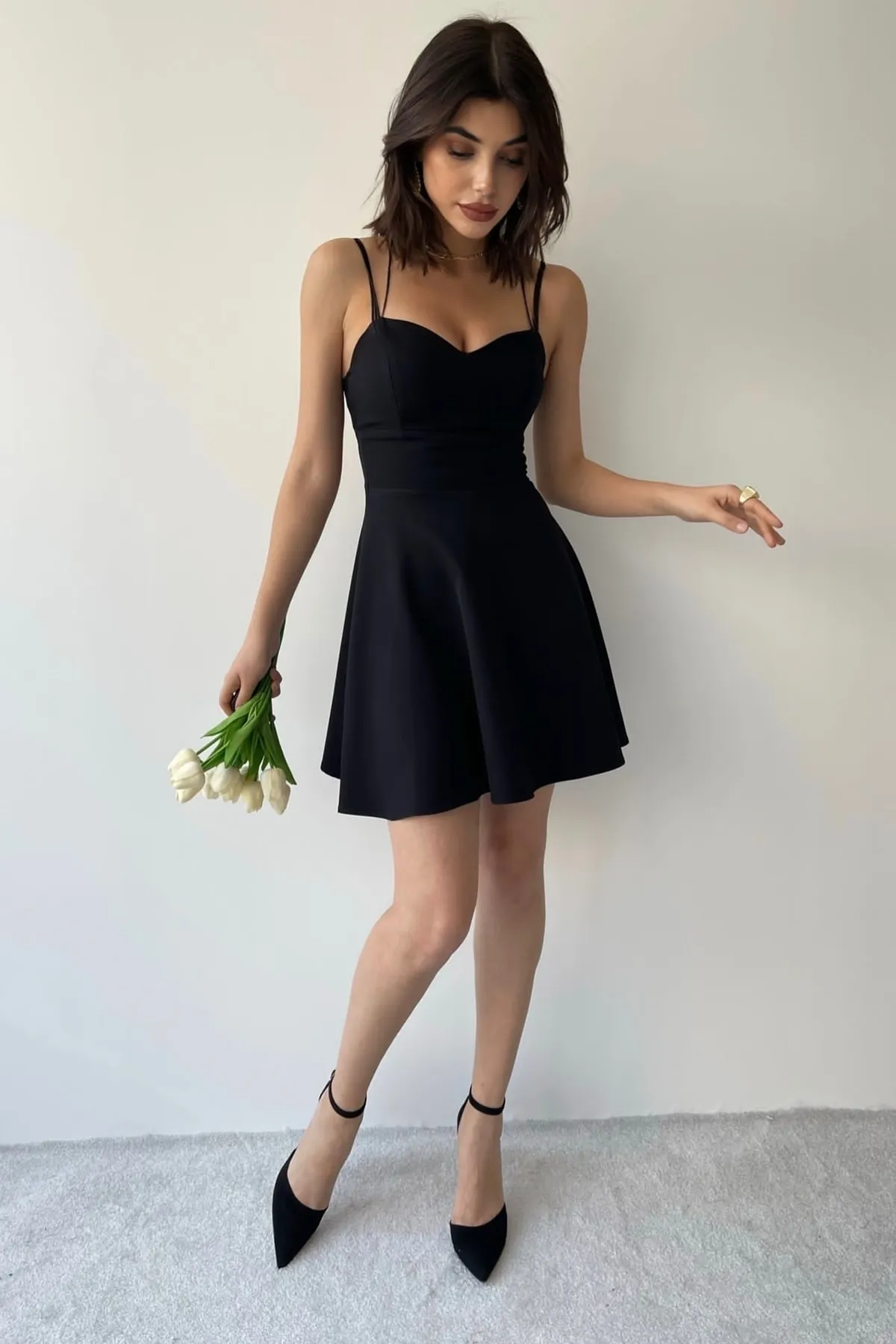 lovebox  Dünne Träger, tief sitzend, V-Ausschnitt, ausgestelltes schwarzes Abendkleid und schwarzes Abschlusskleid 114