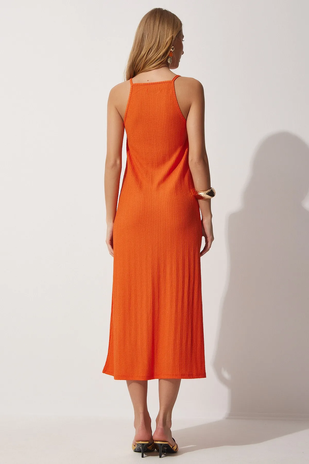Happiness İstanbul  Langes Sommer-Strickkleid mit Trägern in Orange für Damen DZ00078
