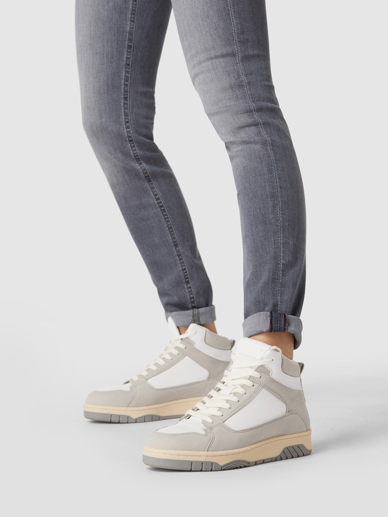 High Top Sneaker mit Kontrastbesatz in hellgrau