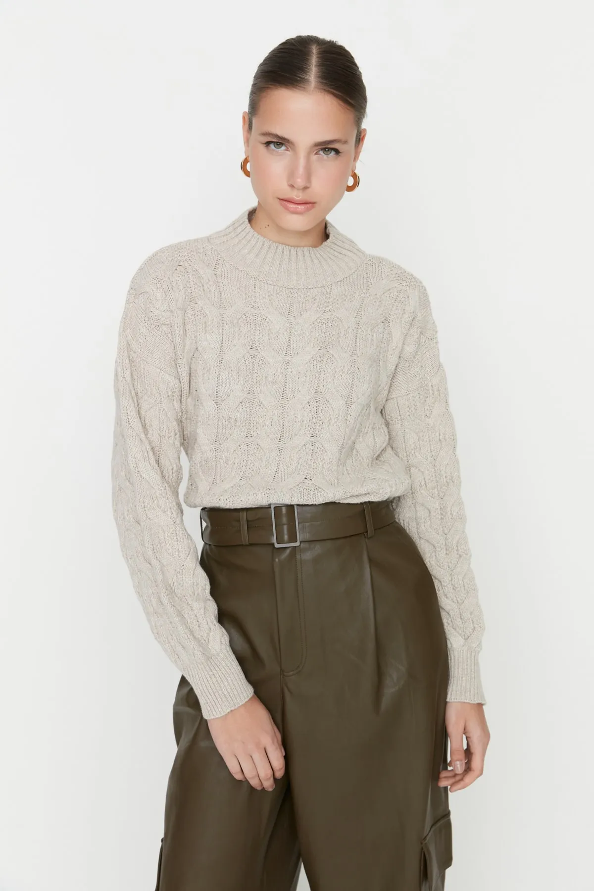 Trendyol Collection  Stone Crop Strickpullover mit Stehkragen TWOAW22KZ1634