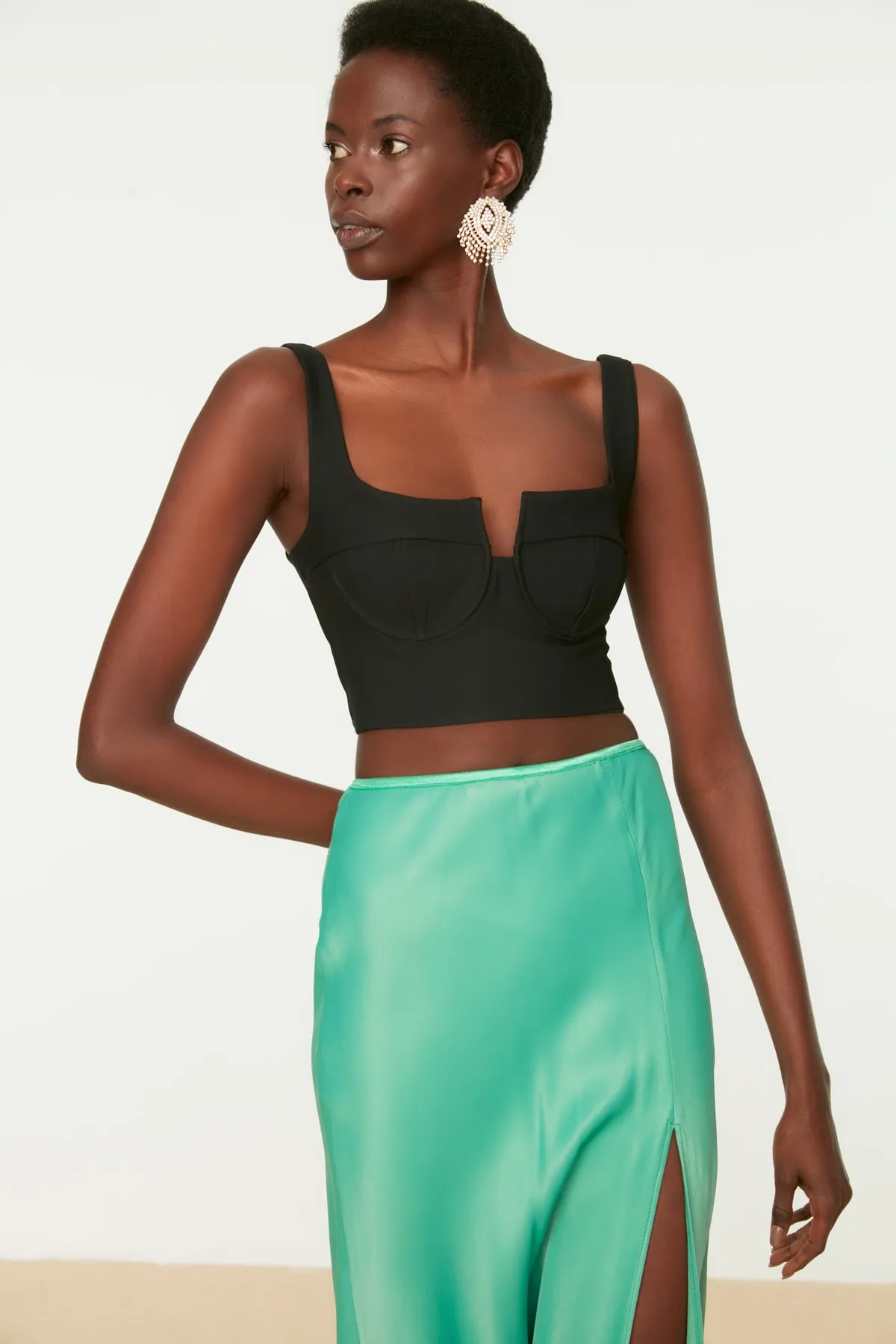 Trendyol Collection  Detailliertes Bustier mit schwarzem Kragen TPRSS21BS0035