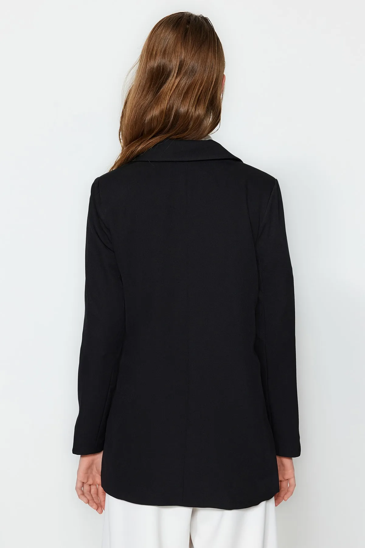 Trendyol Modest  Schwarze, gewebte, gefütterte Jacke mit Perlendetail auf der Tasche TCTSS23CK00096