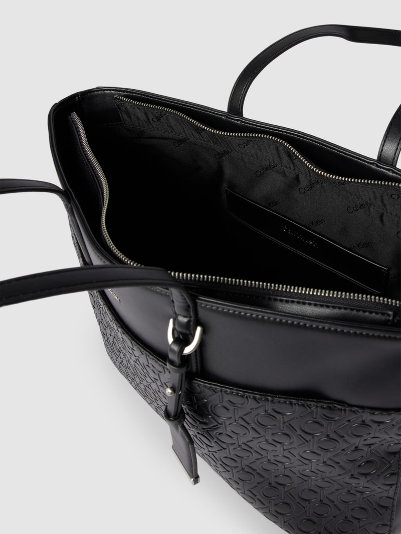 Shopper mit Label-Detail in schwarz
