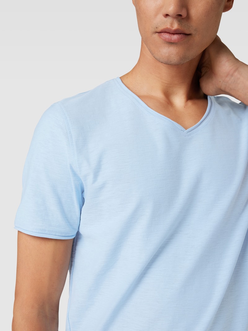 Regular Fit T-Shirt aus Baumwolle mit V-Ausschnitt in bleu