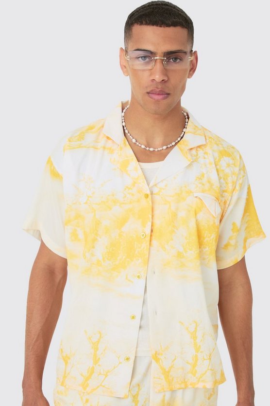 Kastiges florales Satin-Hemd mit kurzen Ärmeln & Shorts