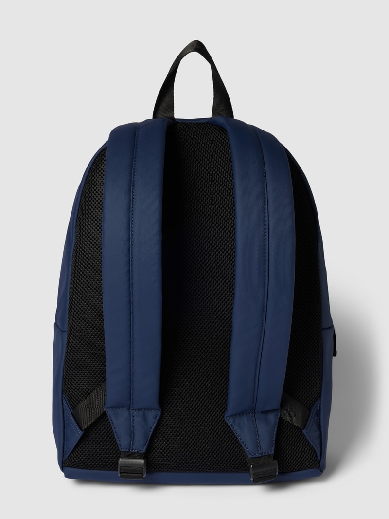 Rucksack in Two-Tone-Machart mit Label-Patch in marineblau