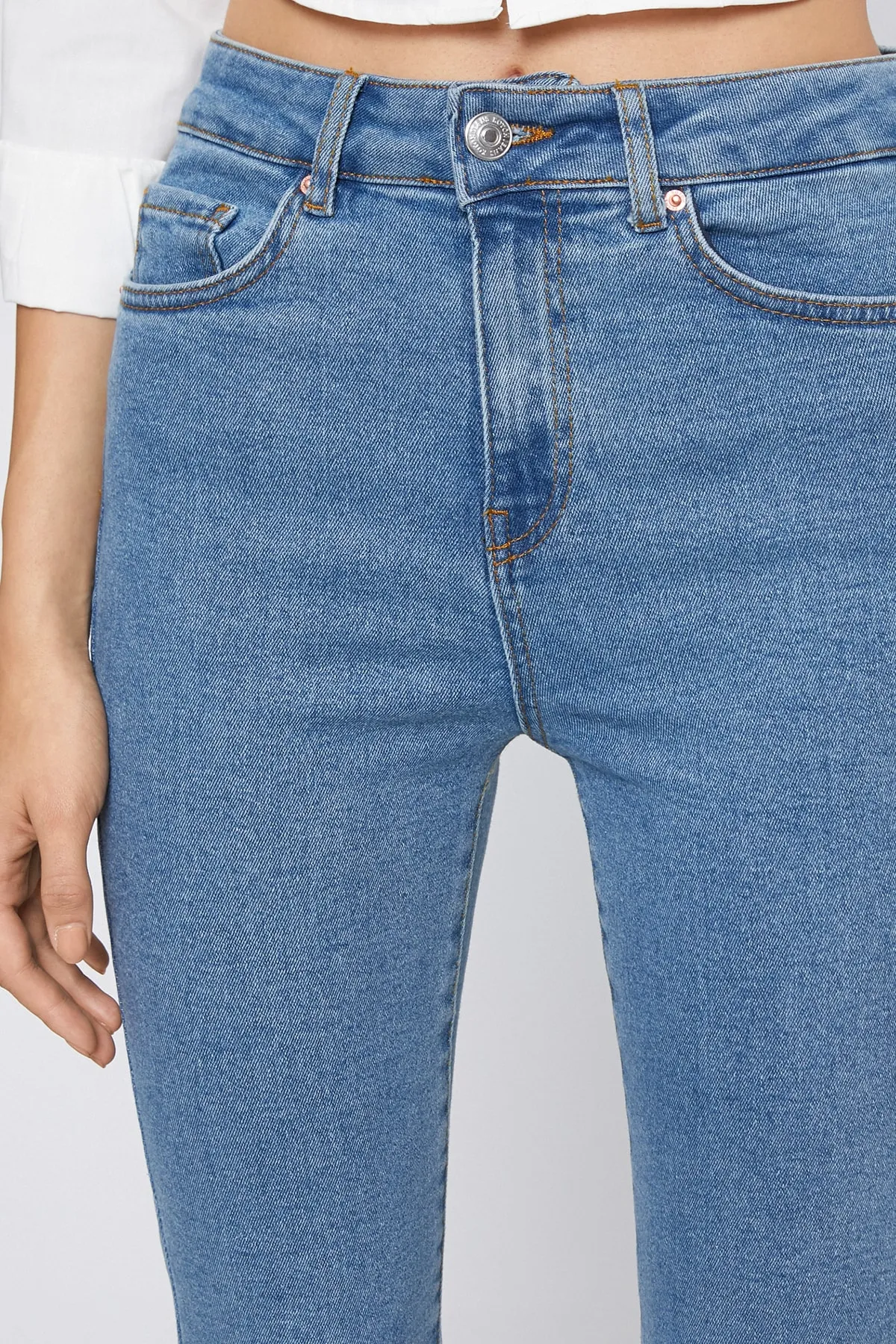 Koton  Mittlere Indigo-Jeans für Damen 3SAL40024MD