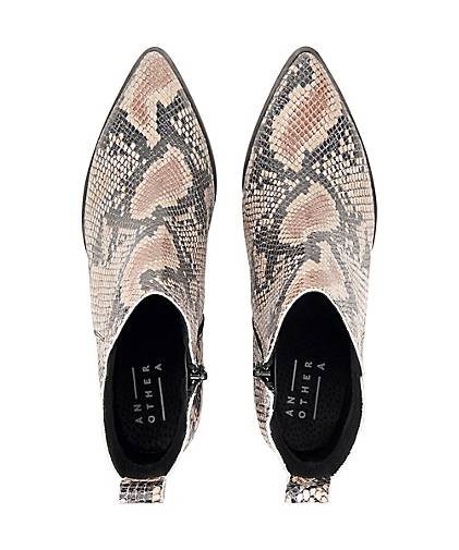 Another A Stiefelette