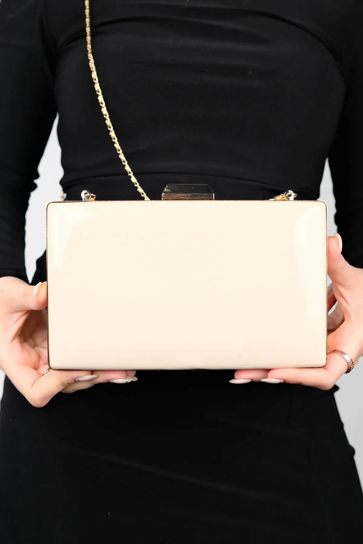 LuviShoes  DESTINY Abendtasche aus dunkelbeige Lackleder für Damen