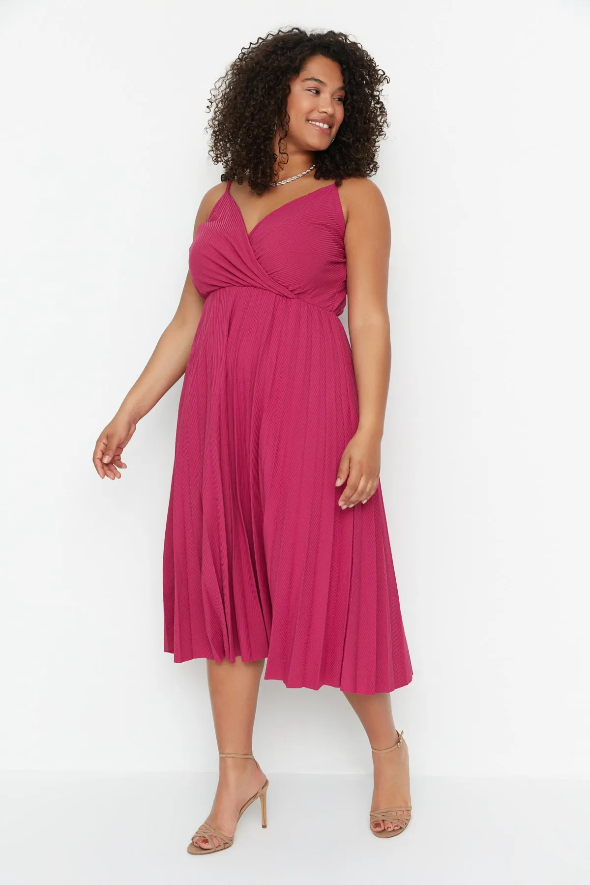 Trendyol Curve  Fuchsiafarbenes, zweireihiges Strickkleid mit Kragen und Trägern TBSSS22EL1565