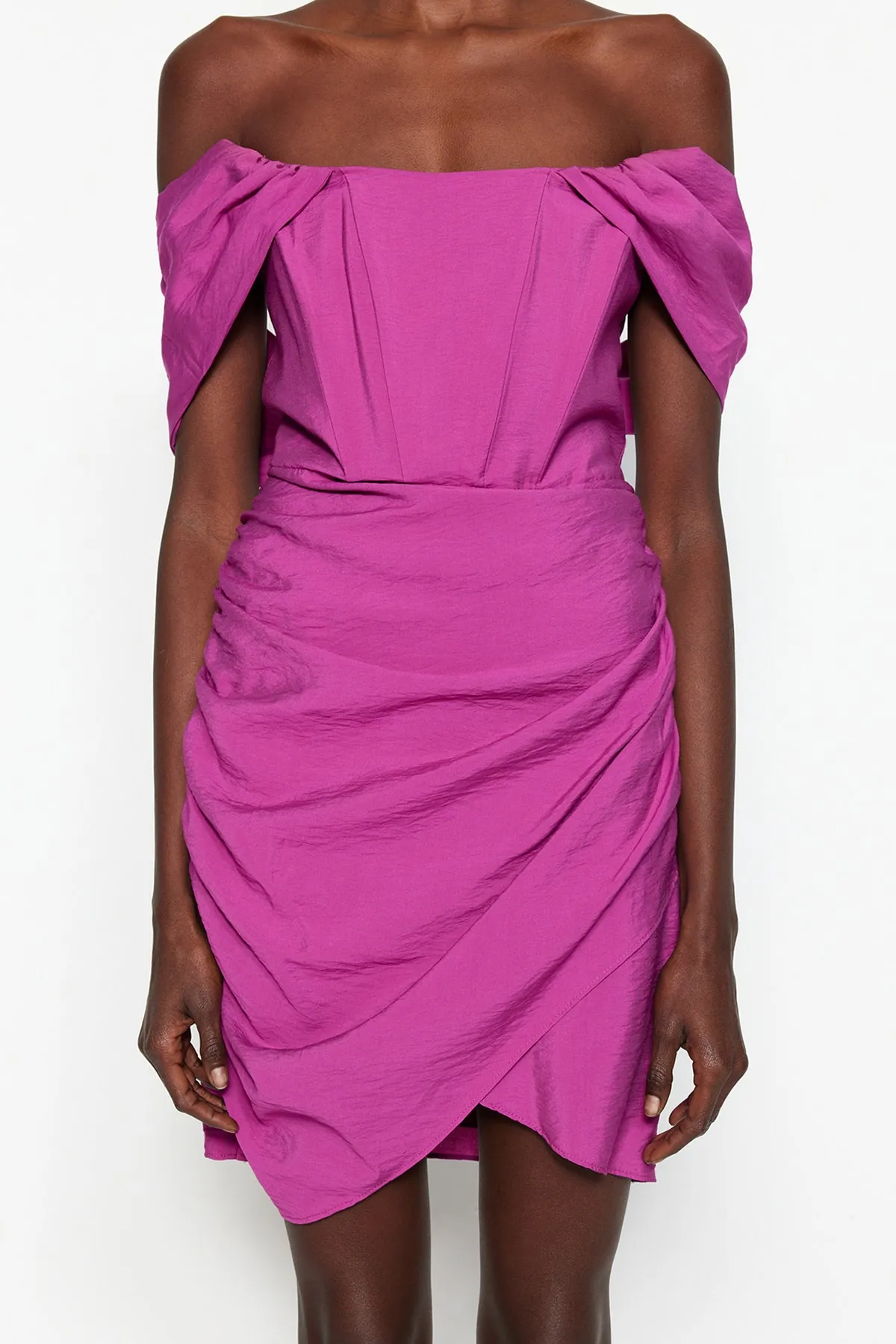 Trendyol Collection  Tailliertes Abendkleid aus gefüttertem Popeline in Fuchsia TPRSS22EL2025