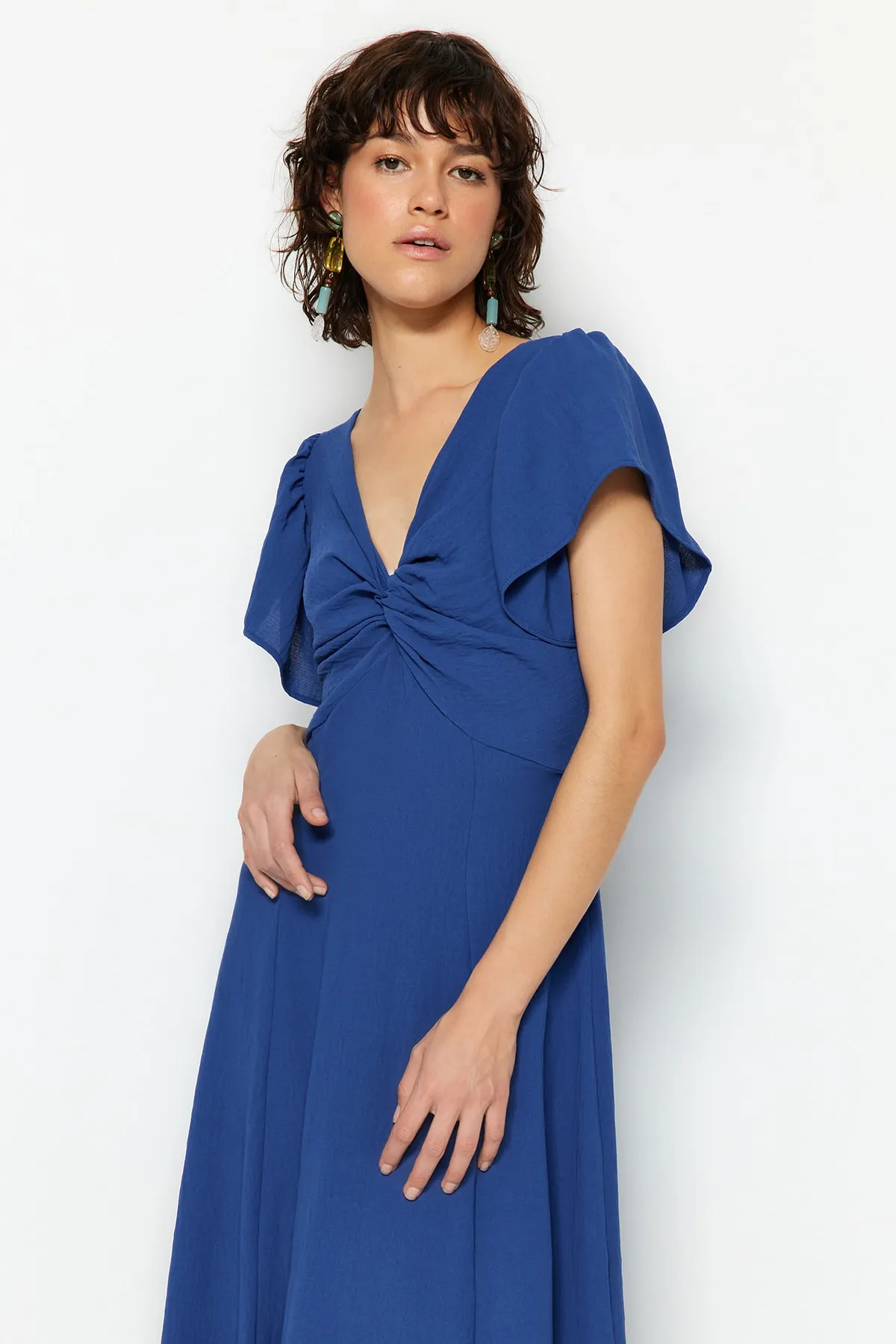 Trendyol Collection  Indigofarbenes Maxikleid mit gewebtem Volant und detailliertem Webmuster TWOSS23EL02065