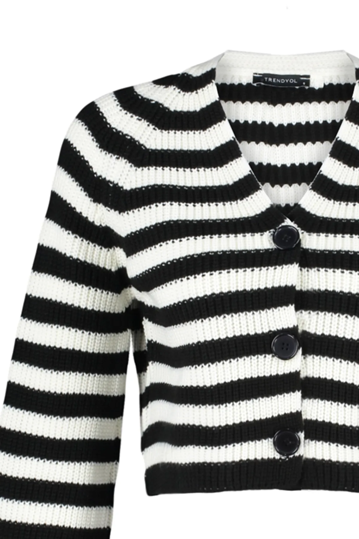 Trendyol Collection  Ecrufarbene Strickjacke mit V-Ausschnitt und Streifen TWOAW24HI00204