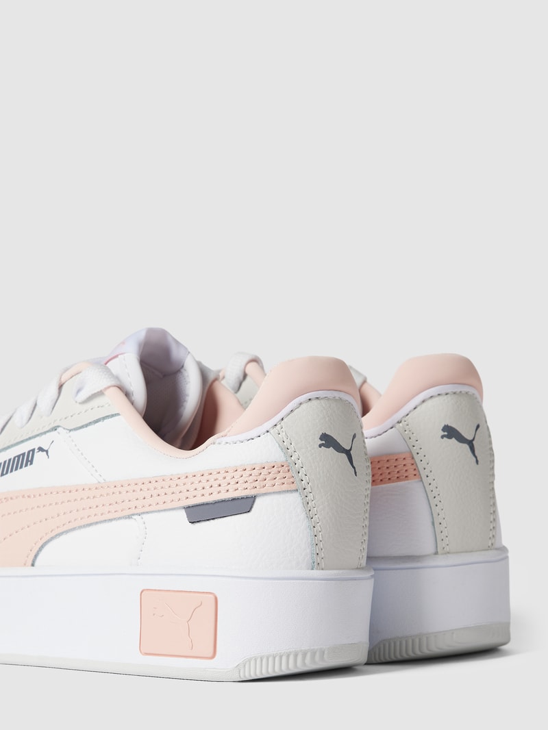 Sneaker mit Label-Detail in weiß