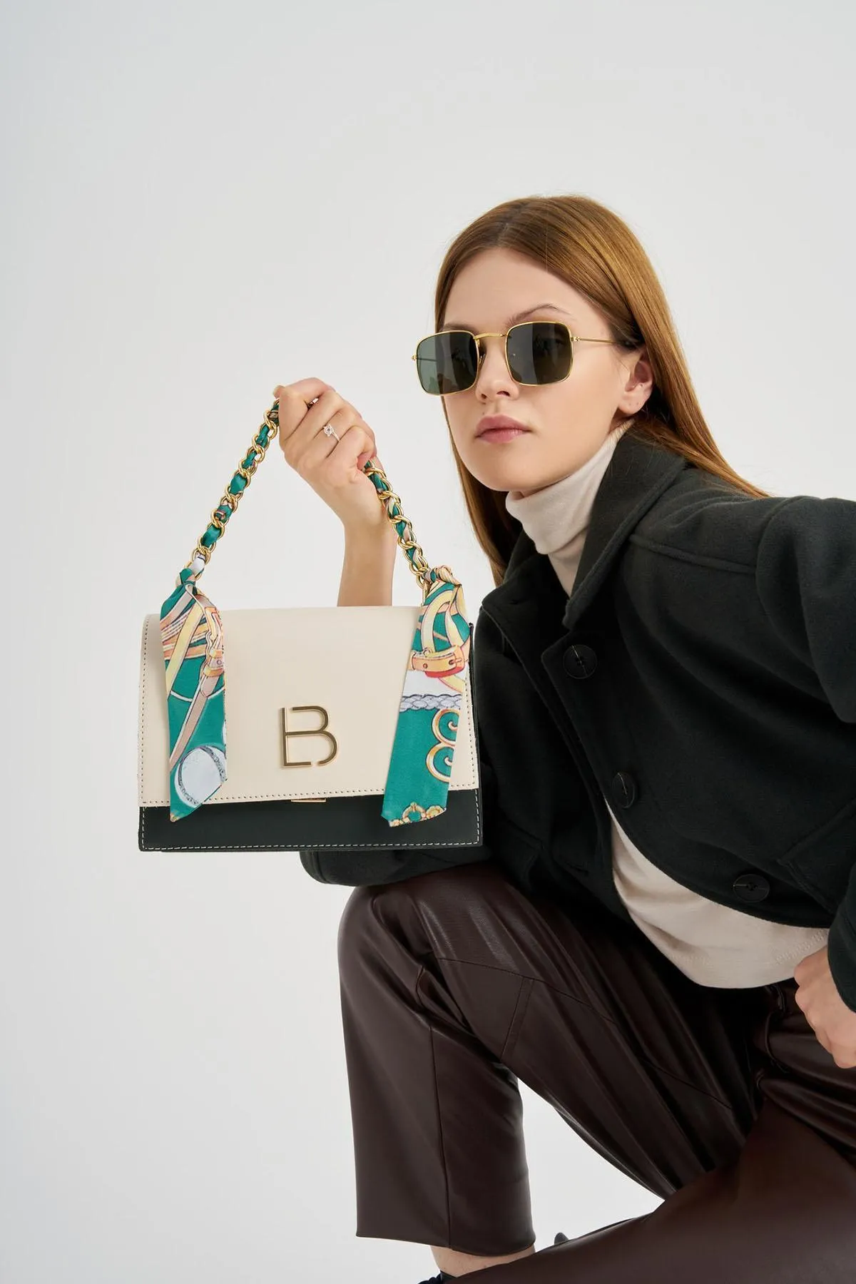 Lucky Bees  Damen Hand- und Schultertasche mit Schal-Accessoire