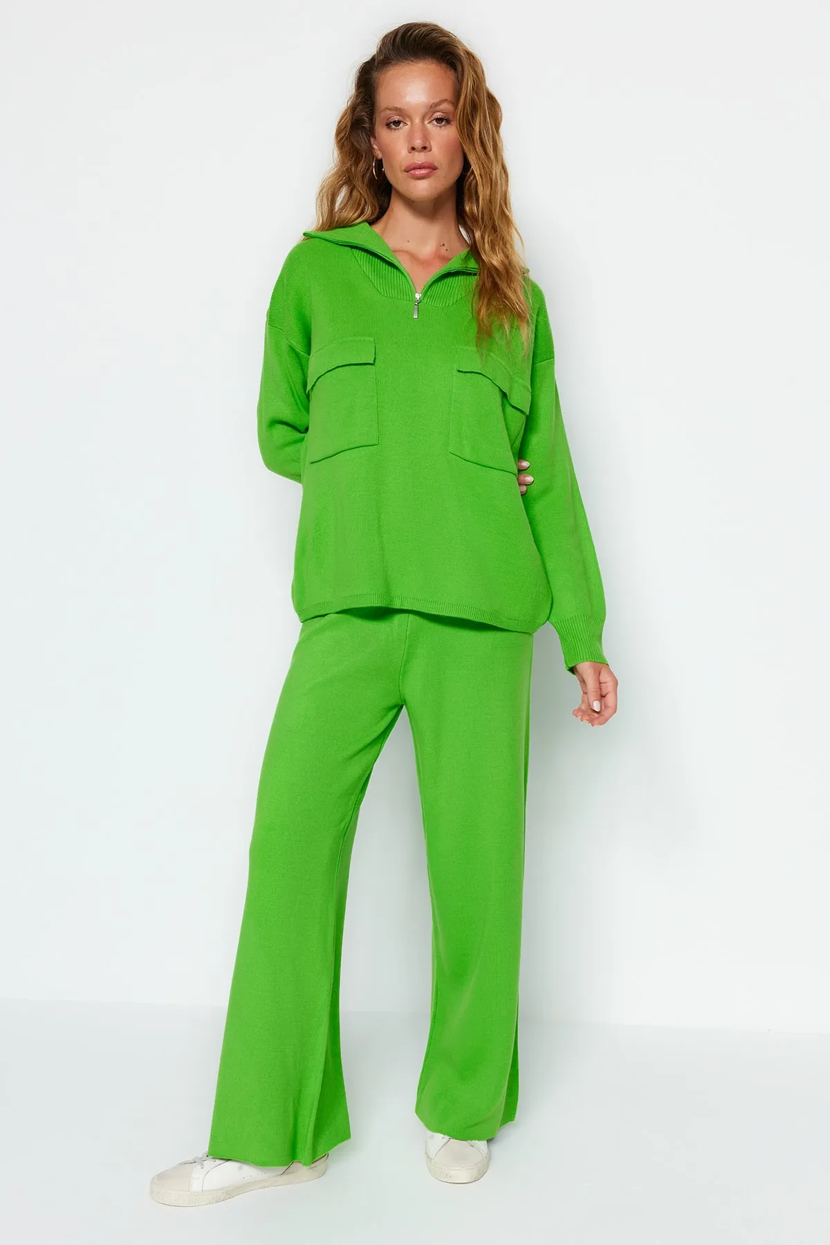 Trendyol Collection  Grünes, weit geschnittenes Strickoberteil und -unterteil-Set TWOAW24AU00010