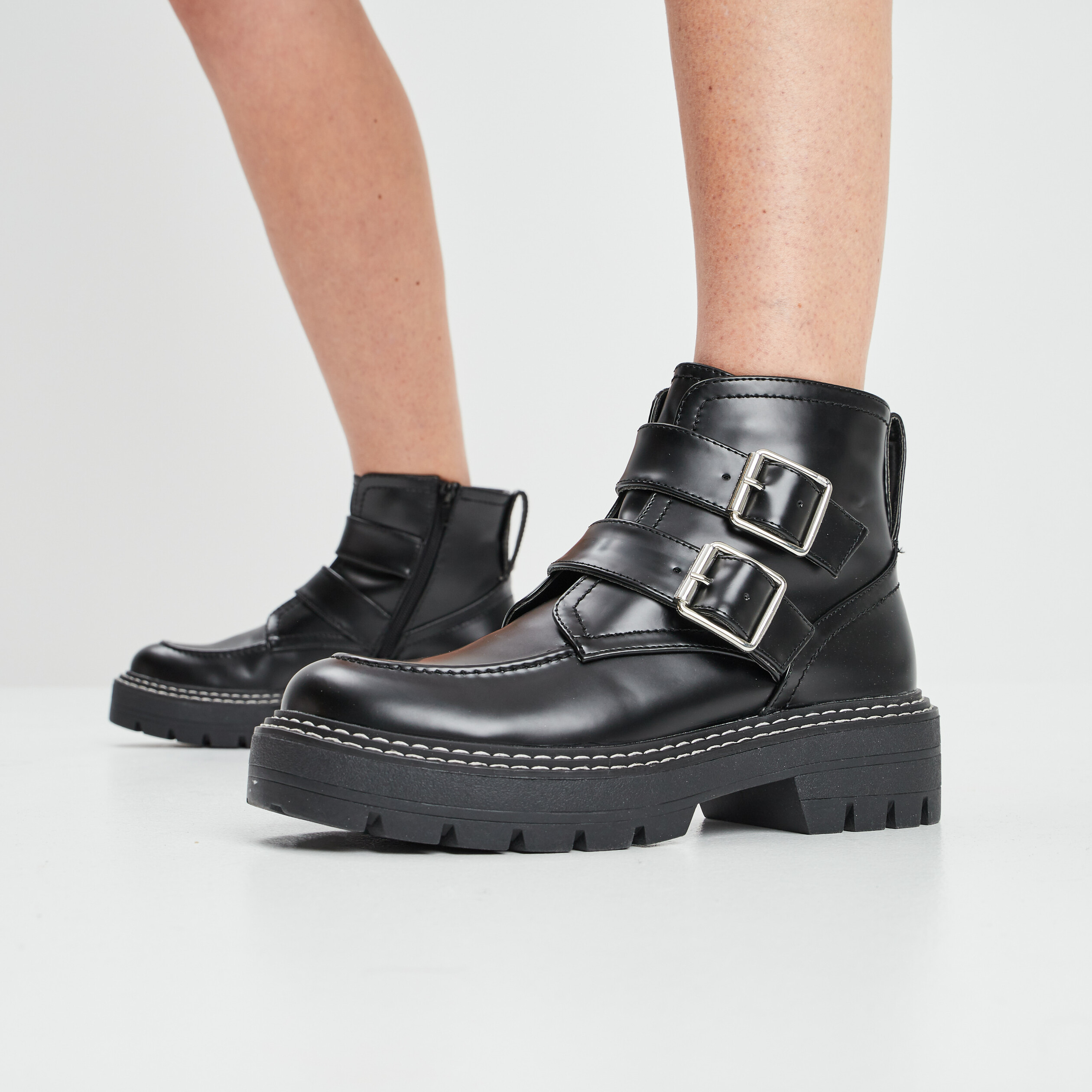 Bottines crantées avec boucles noir femme | La Halle