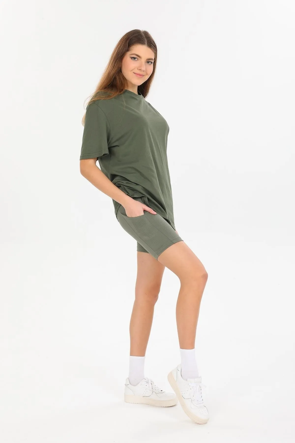 Domoda  Khakifarbenes Oversize-Fit-Baumwoll-Kurzarm-Basic-T-Shirt für Damen und Herren