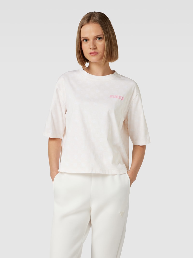 Crop T-Shirt mit Allover-Label-Print Modell 'ALETHA' in sand