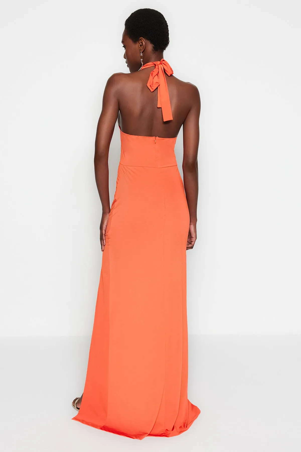 Trendyol Collection  Langes Abendkleid aus Strick mit Granatapfelblüte TPRSS23AE00040