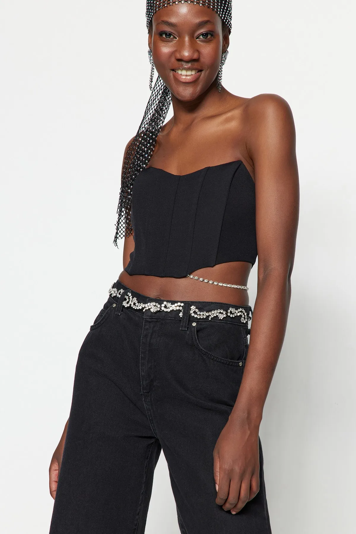 Trendyol Collection  Schwarzes Bustier mit kurzem Futter und gewebten Accessoires TPRSS23BS00035