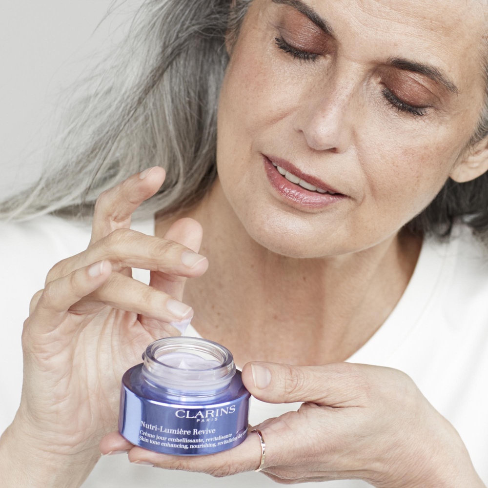 Clarins Nutri-Lumière Revive Crème Jour embellissante revitalisante Soin anti-âge 60+