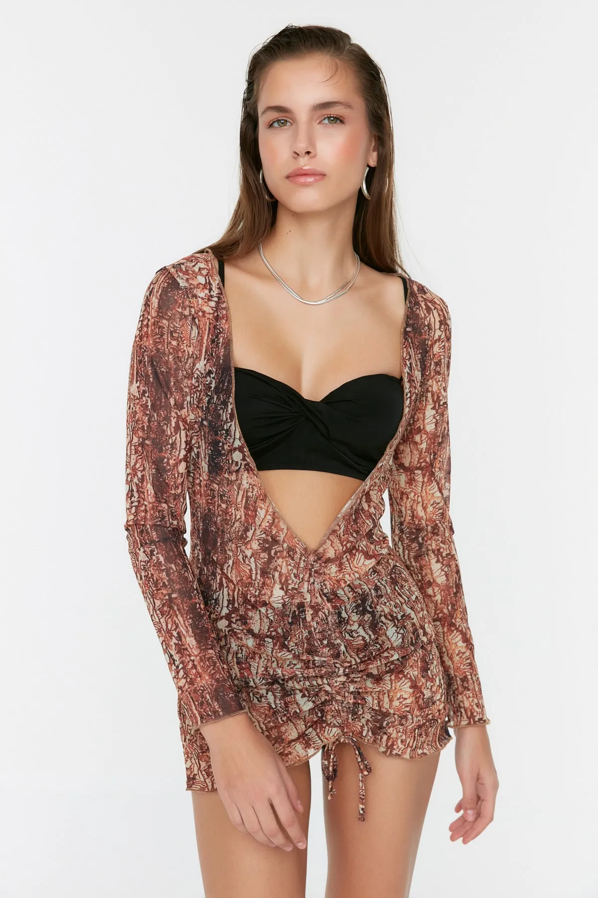 Trendyol Collection  Figurbetontes Mini-Strandkleid mit gerafftem Netzstoff und Tiermuster TBESS22EL0702