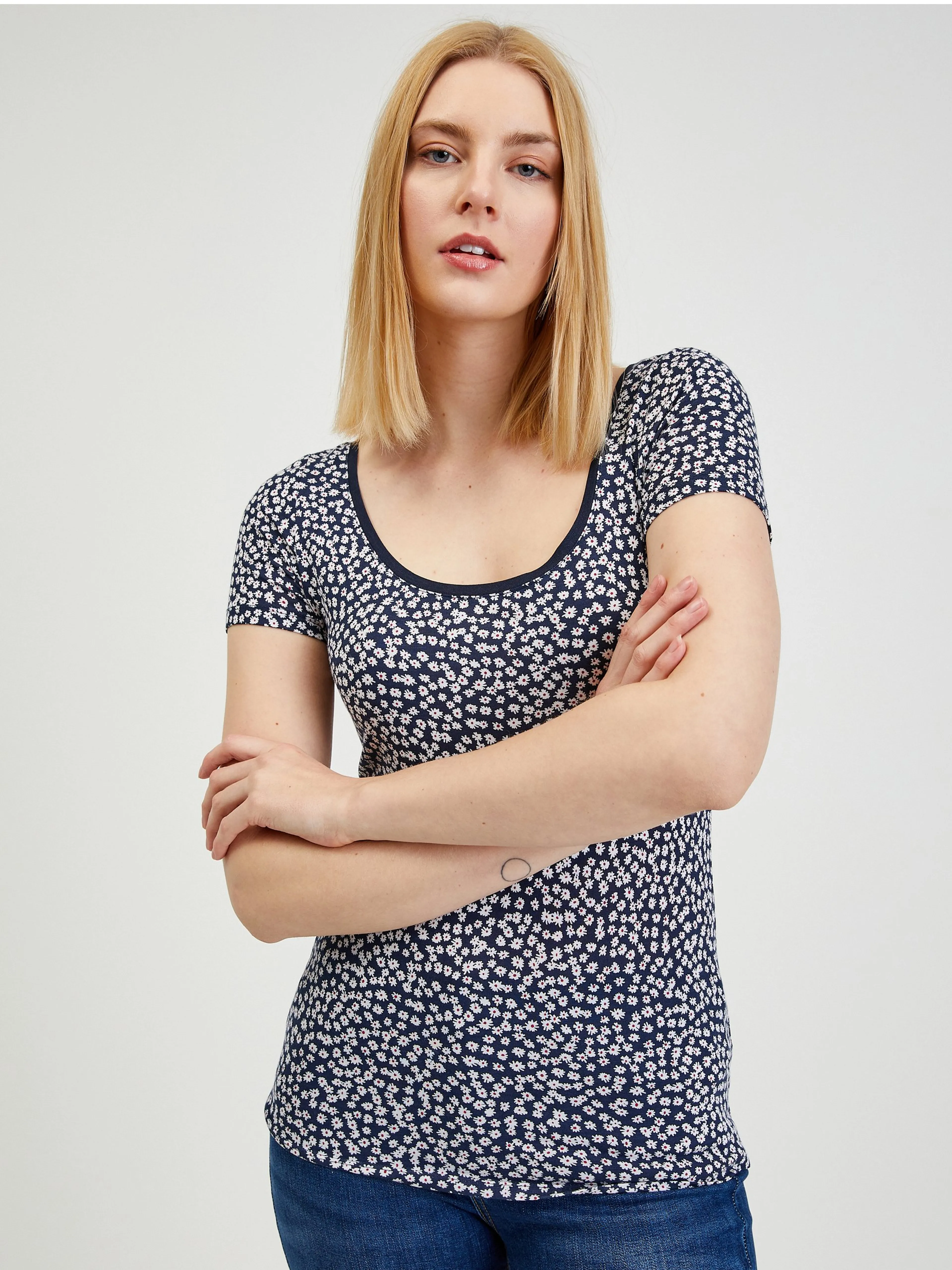Dunkelblaues Damen T-Shirt mit Blumenmuster ORSAY