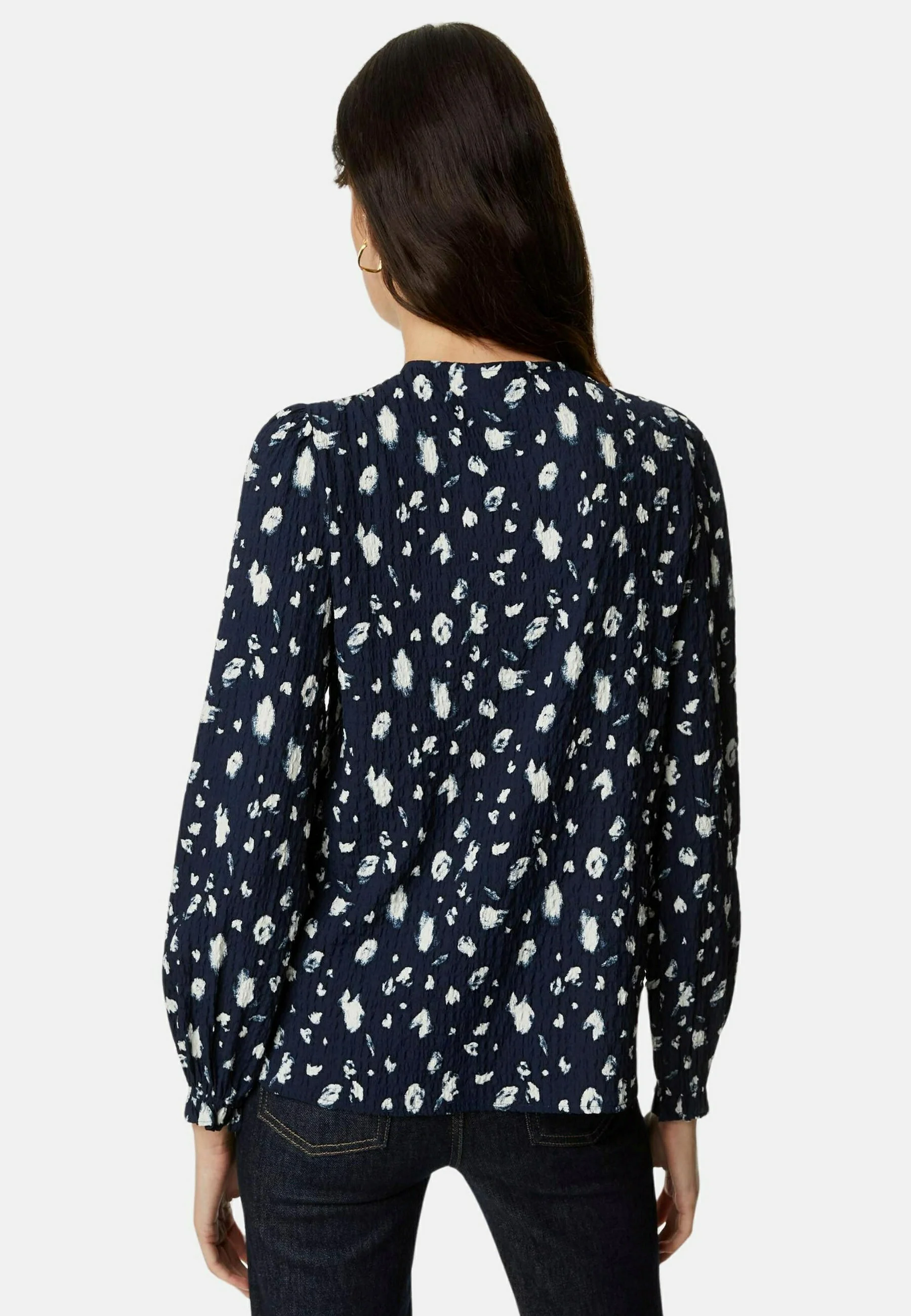 Blusa con botones texturizados y estampados de Marks & Spencer