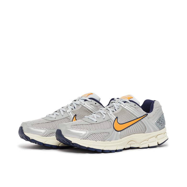 NIKE Wmns Zoom Vomero 5 