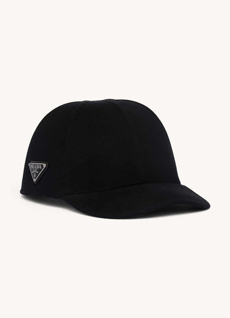 Prada Pet logo
