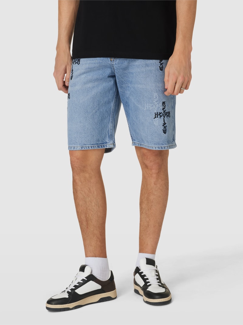 Jeansshorts mit Motiv-Stitching in blau