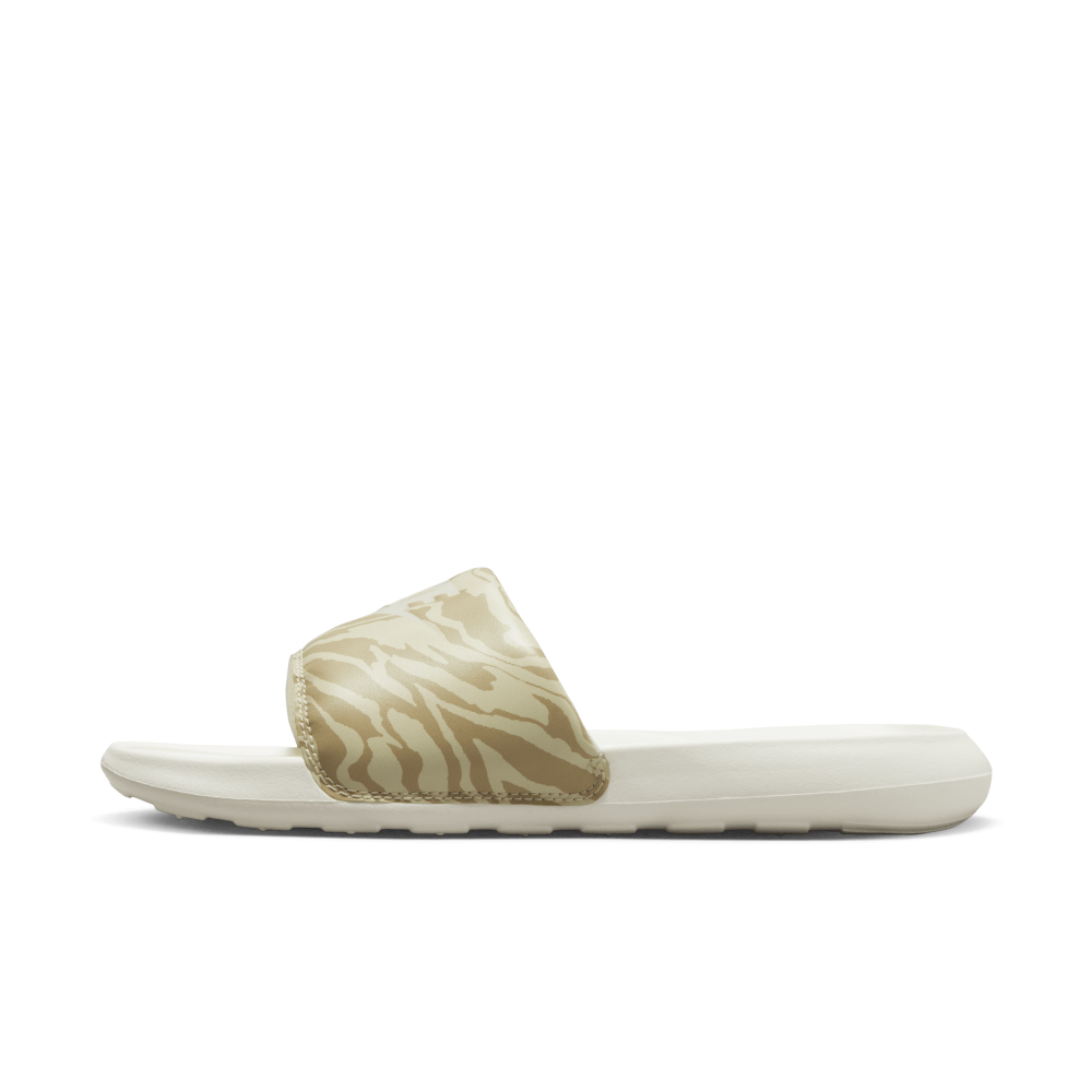 Nike Victori One CN9676-105 / weiss
