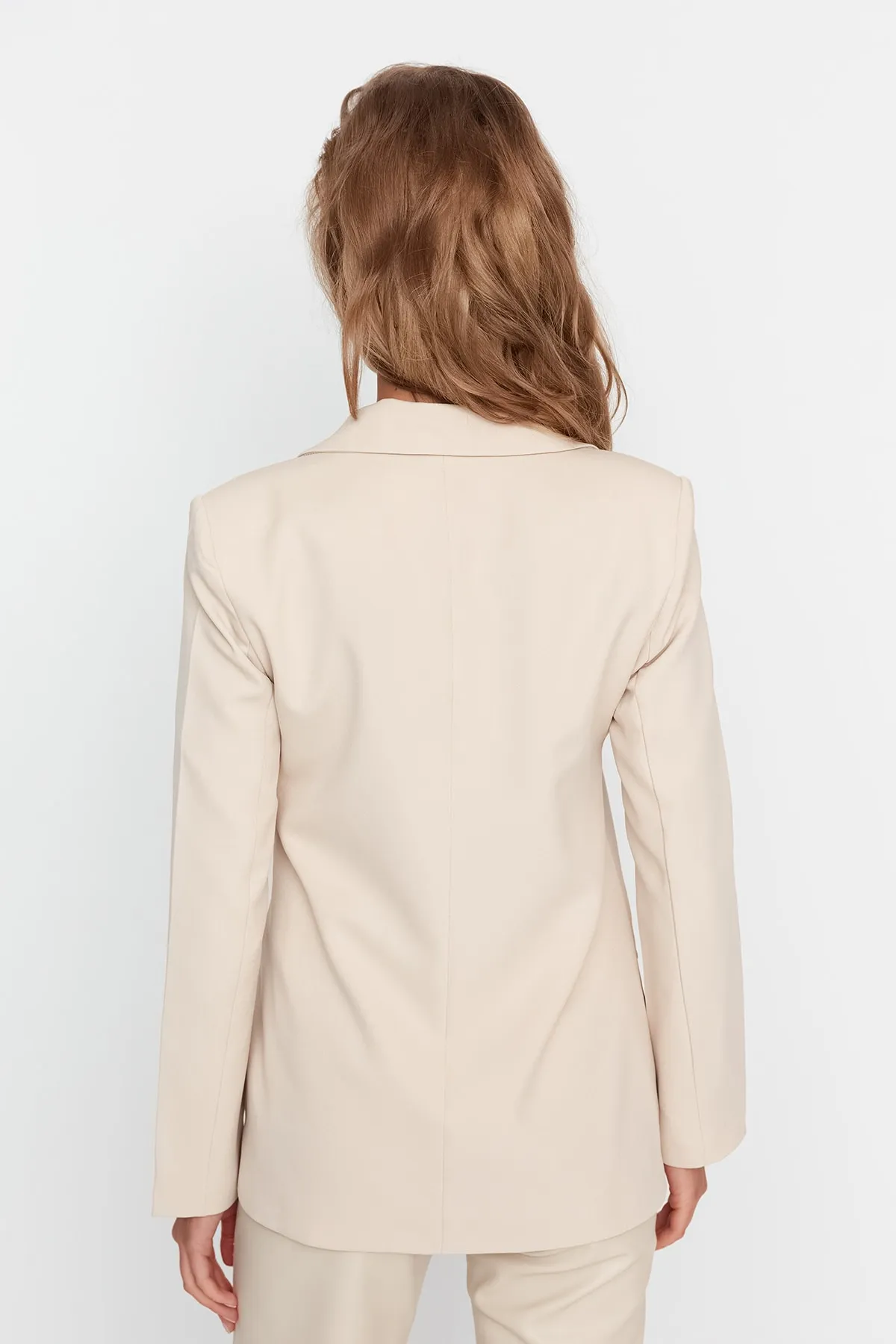 Trendyol Collection  Gewebte Blazerjacke mit normalem Futter in Stein TWOSS21CE0137