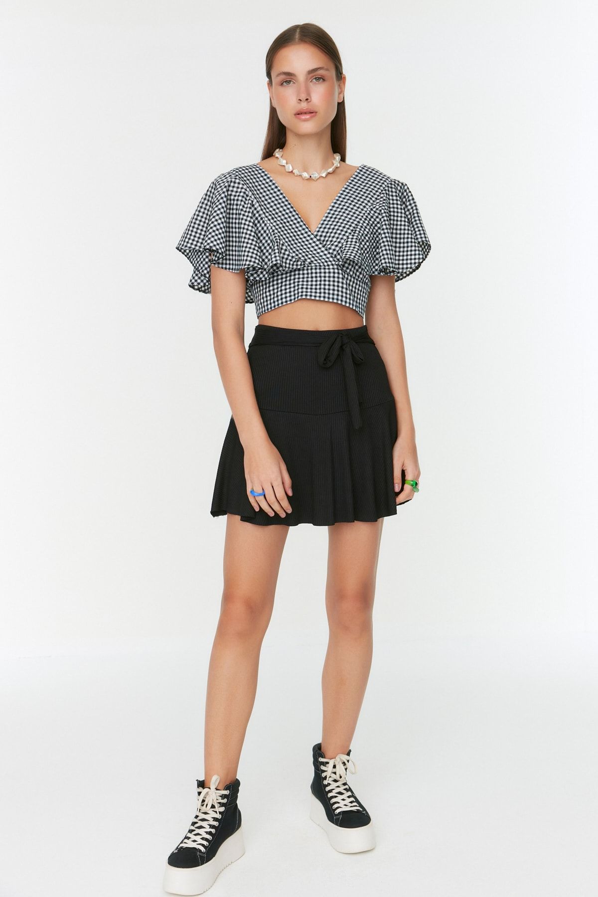 Trendyol Collection  Shorts - Schwarz - Mittlerer Bund