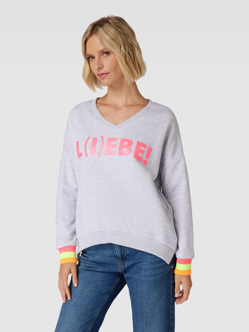 Sweatshirt mit Statement-Print Modell 'L(I)EBE!' in hellgrau meliert