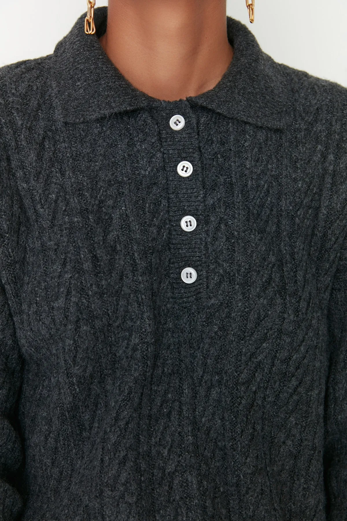 Trendyol Collection  Anthrazitfarbener, weicher, strukturierter Strickpullover mit weiter Passform TWOAW21KZ2635