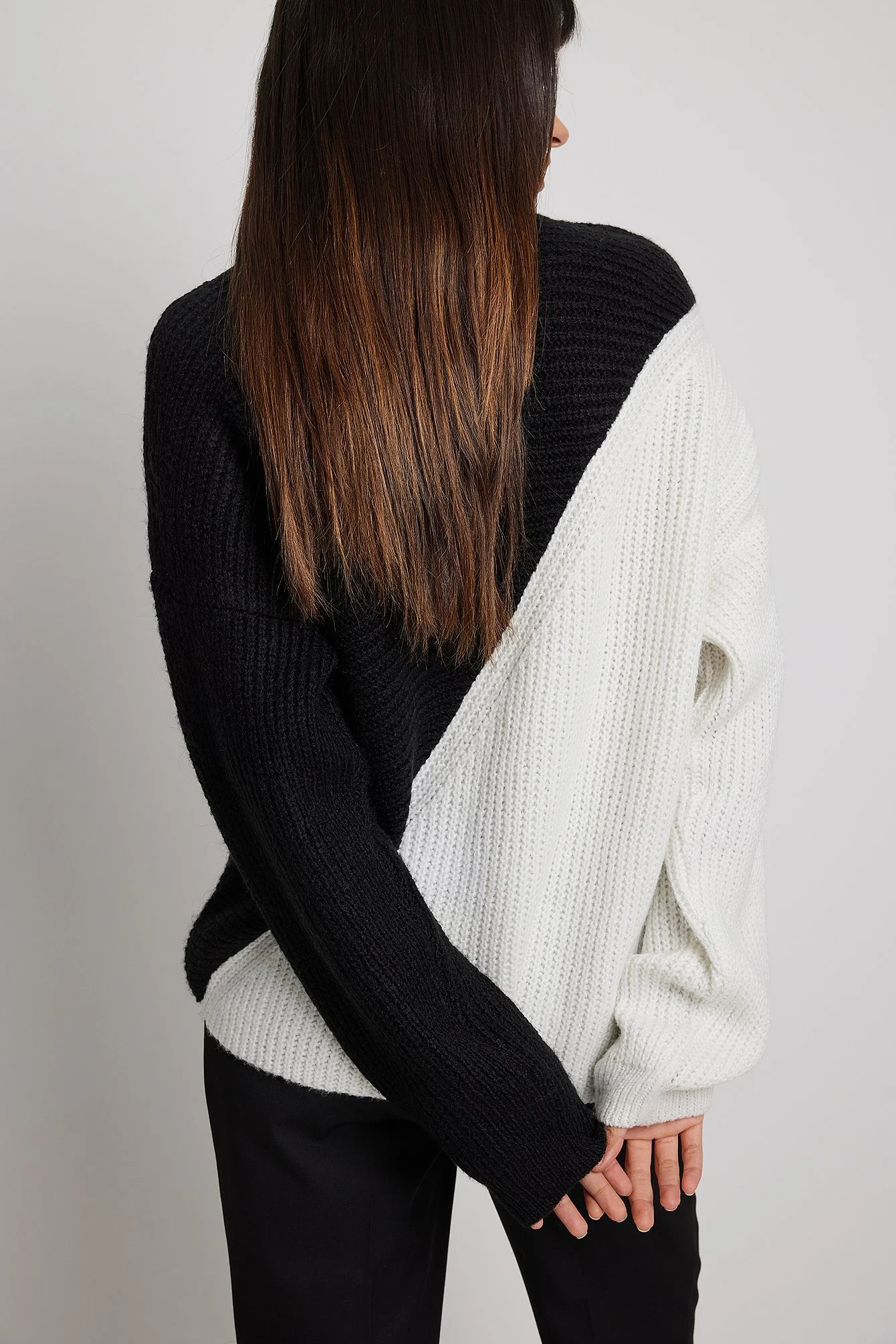Strickpullover mit diagonalen Colour-Block-Details