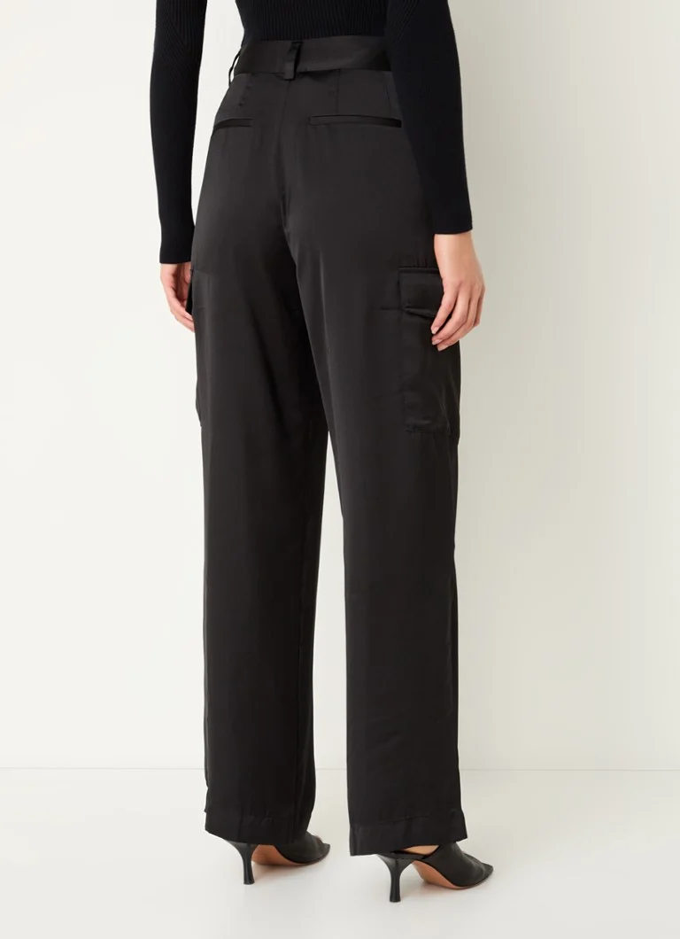 Pantaloni din satin cu talie înaltă și croială largă, cu buzunare cu clapă, de la ba&sh Cary