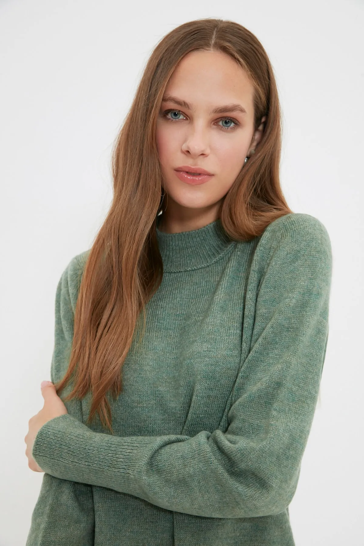 Trendyol Modest  Grüner Stehkragen-Strickpullover TCTAW22AK0097
