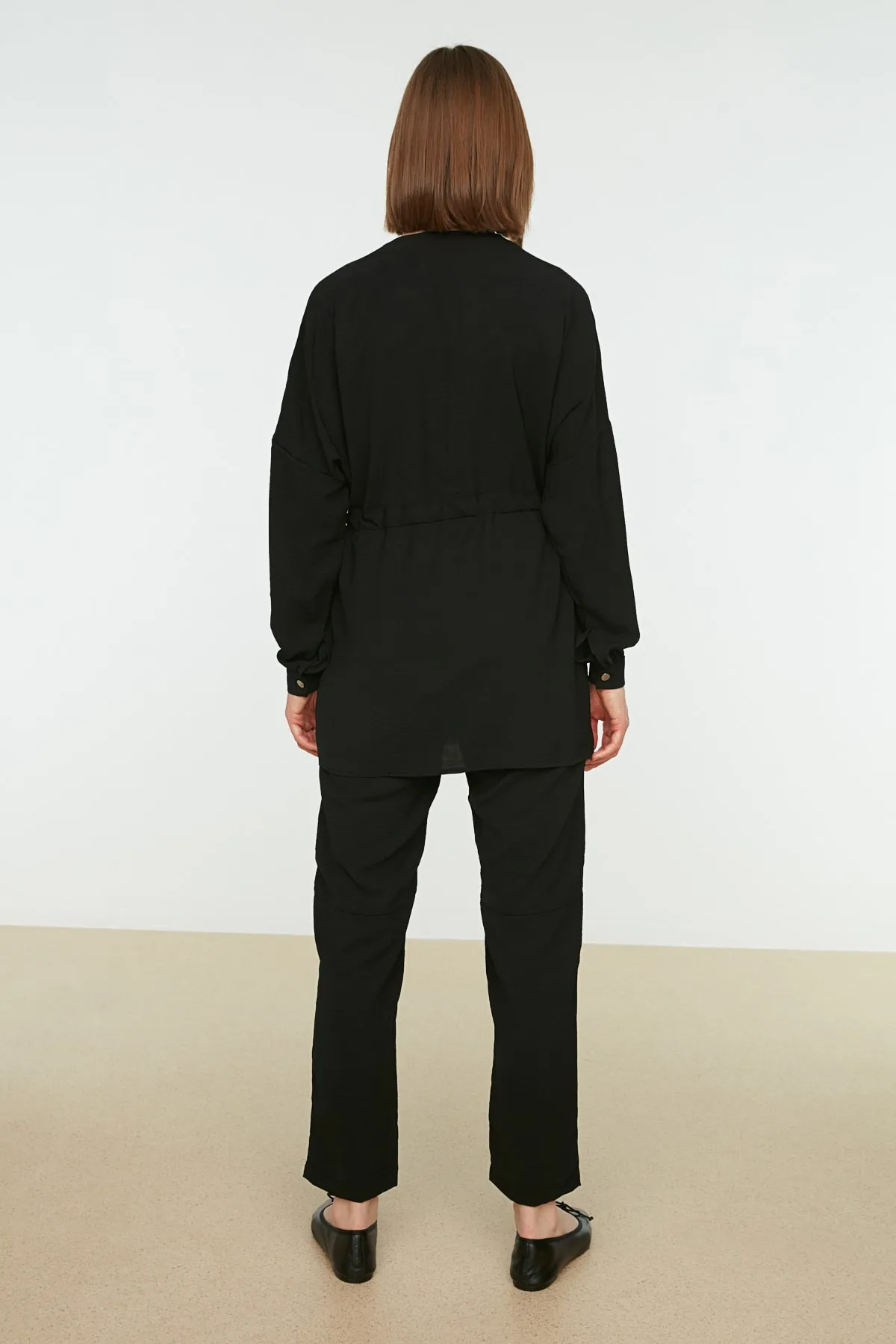 Trendyol Modest  Schwarzer gewebter Hemd-Hosen-Anzug mit Taillenschnürung TCTSS21AU0237