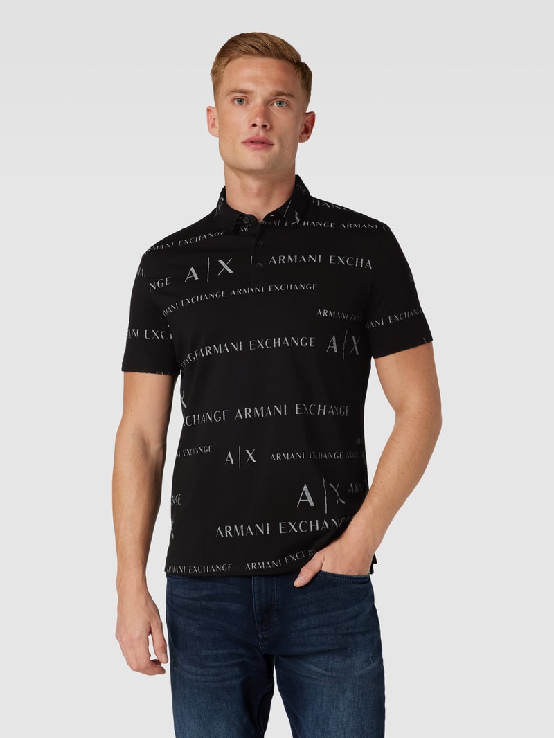 Poloshirt mit Allover-Label-Muster in schwarz