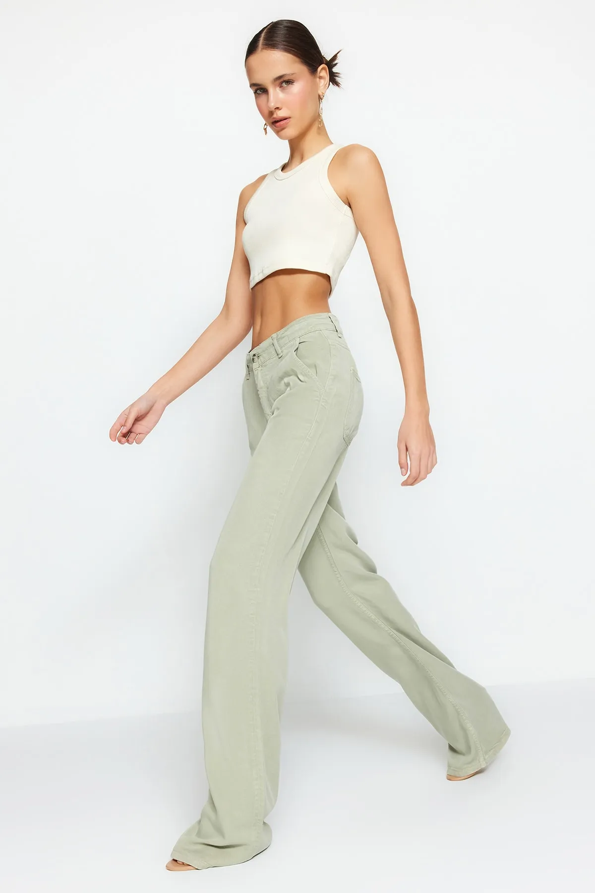 Trendyol Collection  Mintgrüne Jeans mit niedriger Taille und weitem Bein, 100 % Tencel™ TWOSS23JE00219