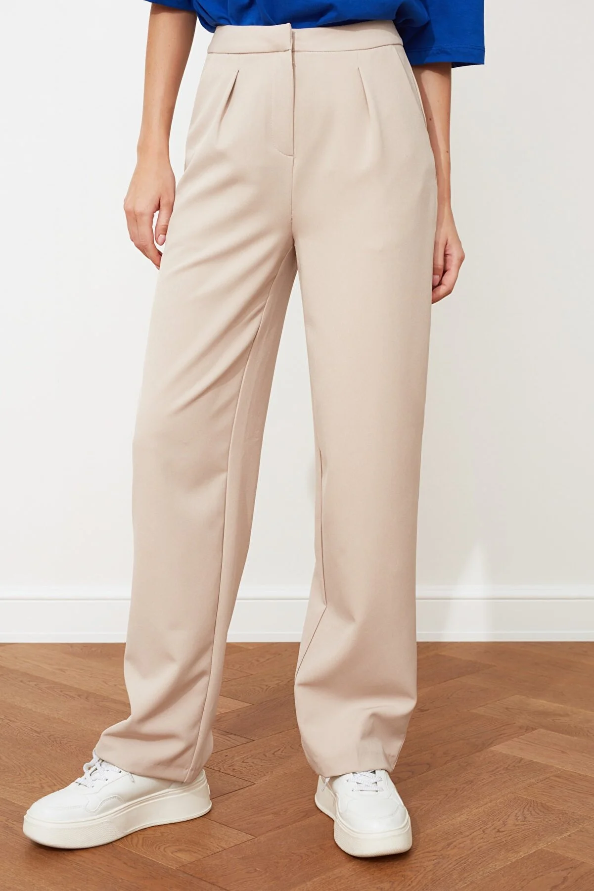 Trendyol Collection  Stone Gerade geschnittene, plissierte Webhose mit weitem Bein TWOSS21PL0155